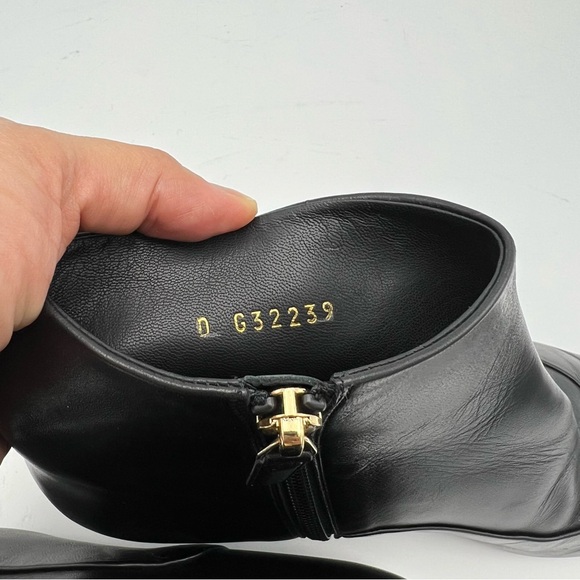 Chanel Pearl Booties, size 38.5 - Picture 3 of 11